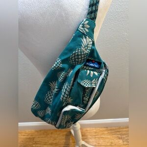 Kavu mini sling band pineapples